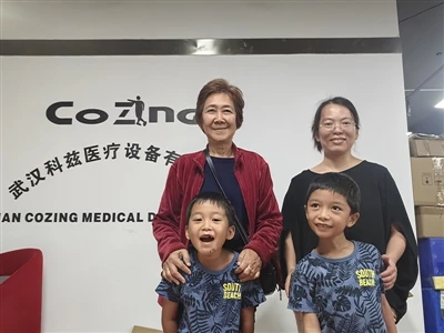 Una delegación de clientes de Indonesia visitó Cozing Medical